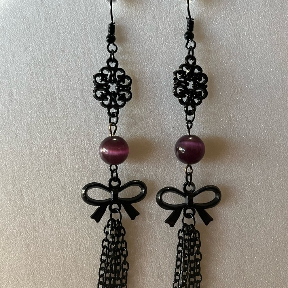 Handmade intricate and elegant purple and black dangle earrings - Picture 2 of 4